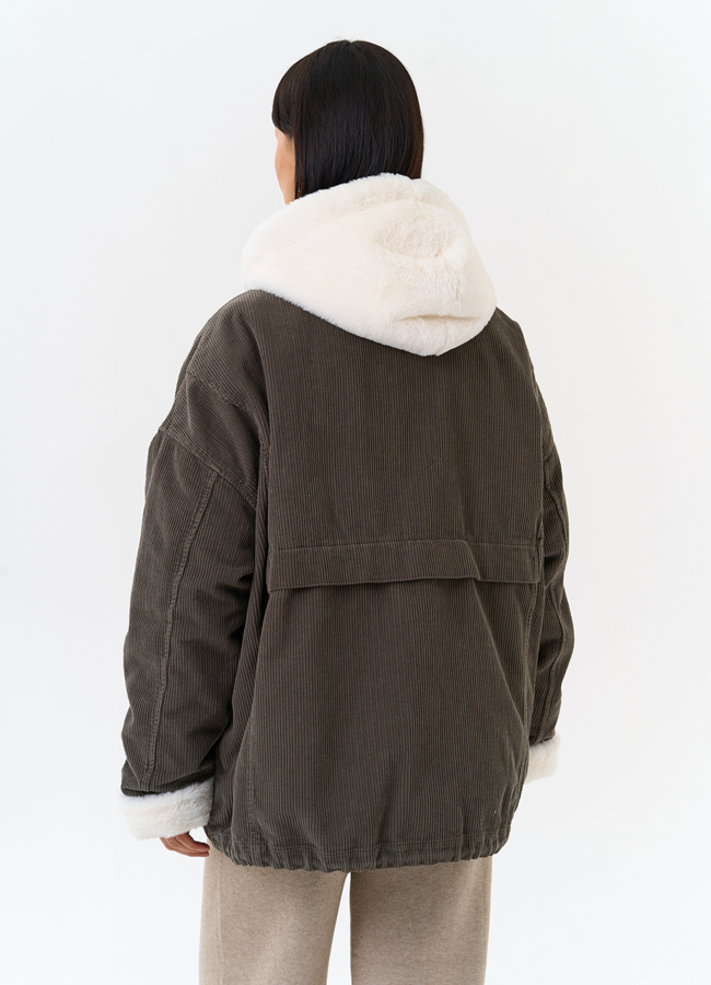 фото Женская утепленная куртка с отделкой из эко меха модель № 31909