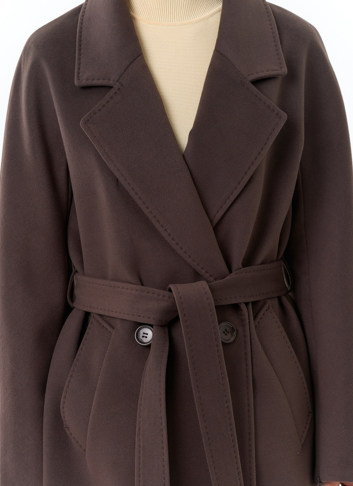 Женское пальто с английским воротником