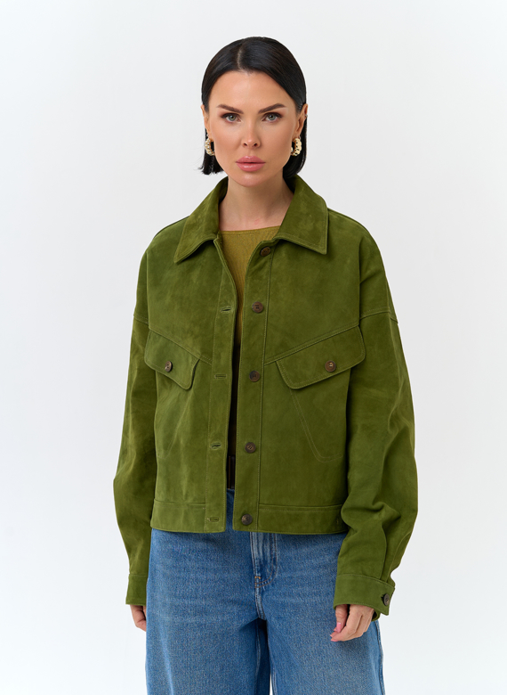 Женская куртка из натуральной замши зеленого цвета
