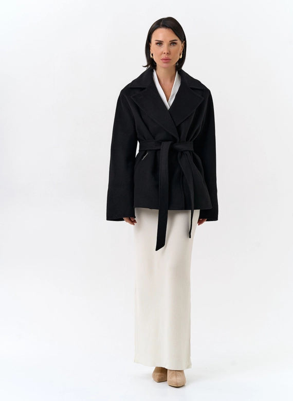 Женское укороченное пальто с английским воротником
