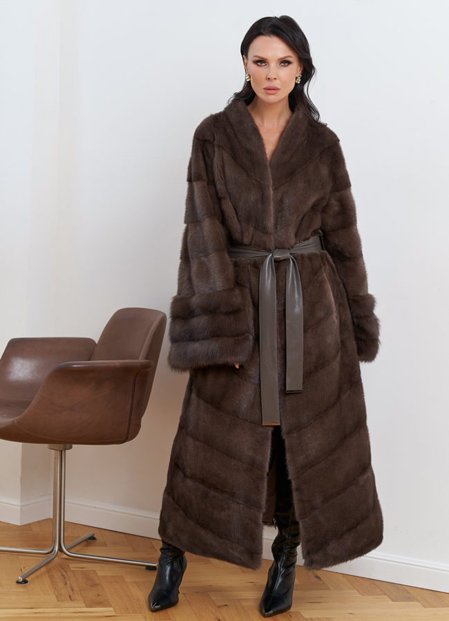 Женская длинная шуба с отделкой из меха куницы модель № 30675 меха малина