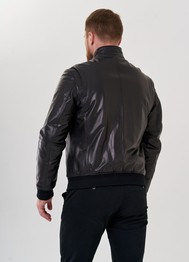 Куртка мужская черного цвета из натуральной кожи модель № 33105 в рассрочку