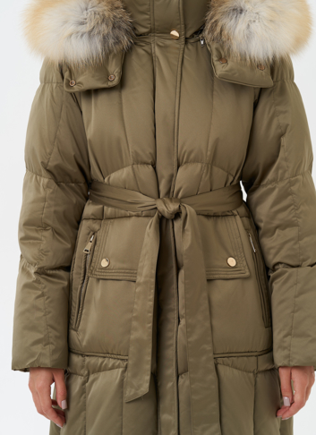 Пуховик с капюшоном из меха лисы