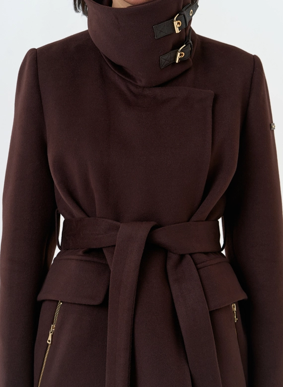 Женское укороченное пальто с воротником стойкой фото