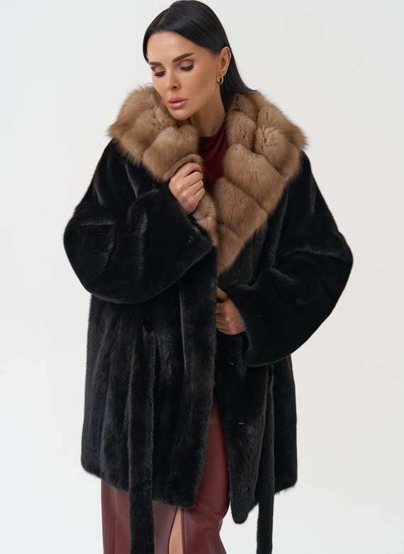 Норковая шуба с капюшоном из меха куницы
