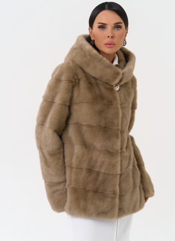 Короткая шуба с капюшоном