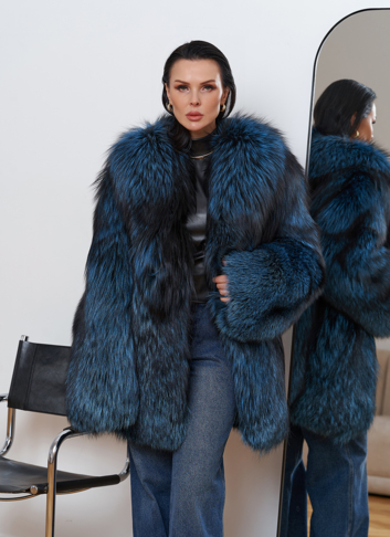 Шуба из меха чернобурки голубого цвета