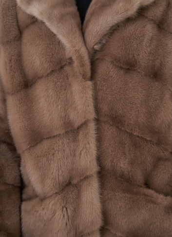 Шуба из норки с английским воротником 