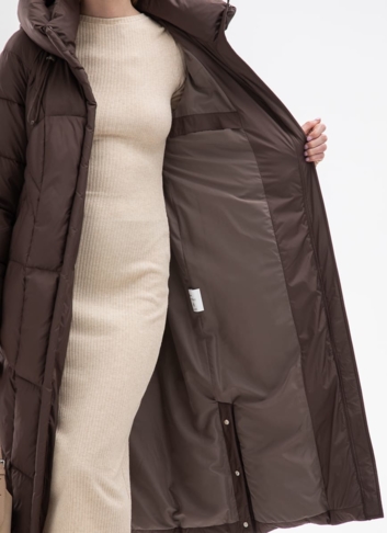 Женский пуховик с капюшоном и поясом