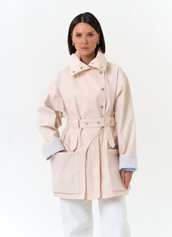 Женский светлый плащ с поясом