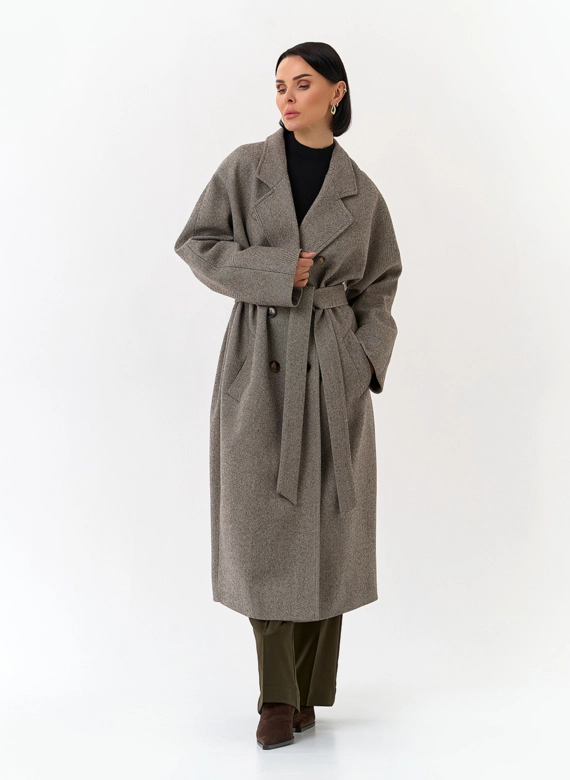 Женское пальто с английским воротником