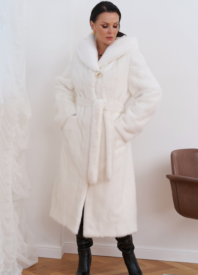 Норковая шуба белого цвета с капюшоном модель № 28025 универмаг малина