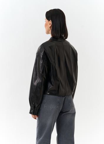 Женская короткая куртка из натуральной кожи 