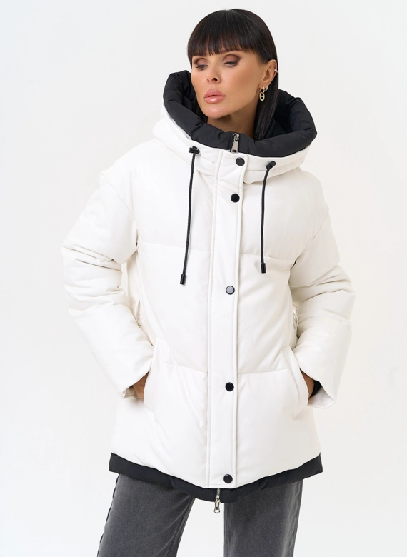 Белый пуховик из эко кожи с поясом