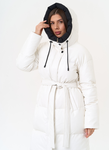 Белый пуховик из эко кожи с поясом