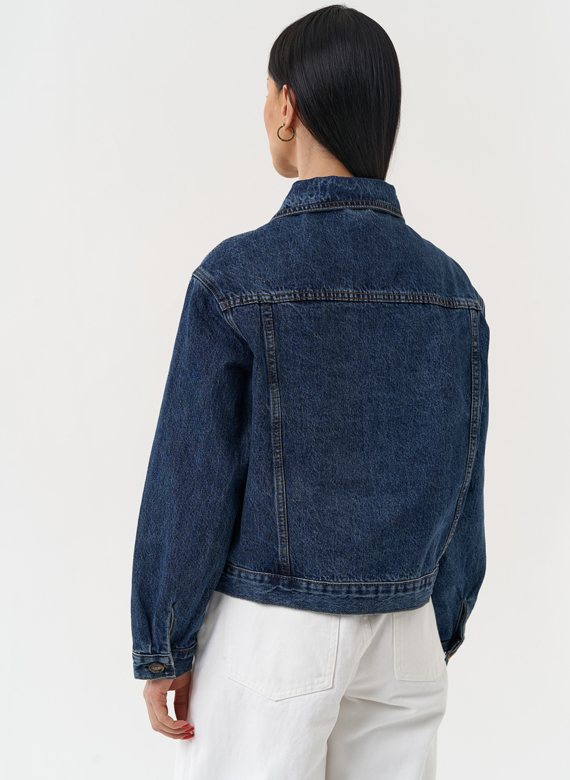 Женская джинсовая куртка синего цвета