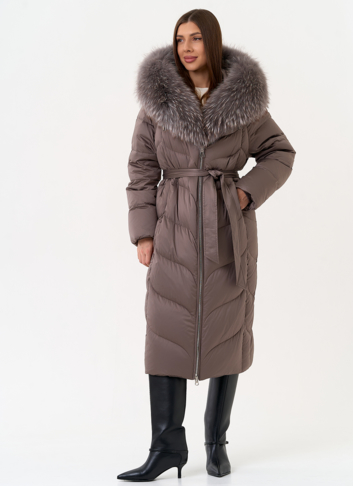 Женский пуховик с отделкой из меха лисы