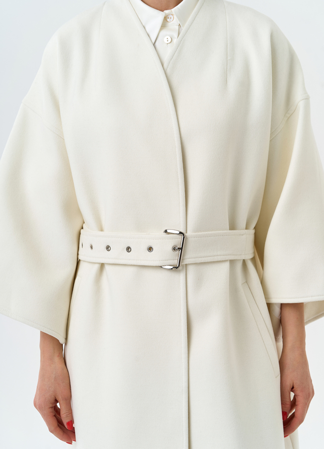 Женское пальто белого цвета модель № 32642 универмаг малина