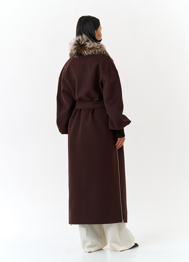 фото Женское длинное пальто с отделкой из меха лисы модель № 32857